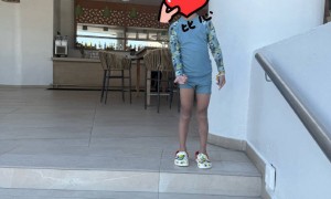 张歆艺晒儿子旅行照，6岁四坨暴晒黑成炭，袁弘打趣称弃子保母