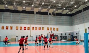 原创 
            中国女排最新动态：合影李盈莹不在，高意首发，董禹含仍在队中
