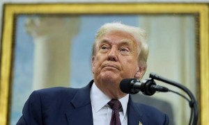 特朗普宣布征收100%芯片关税，苹果、台积电股价大涨